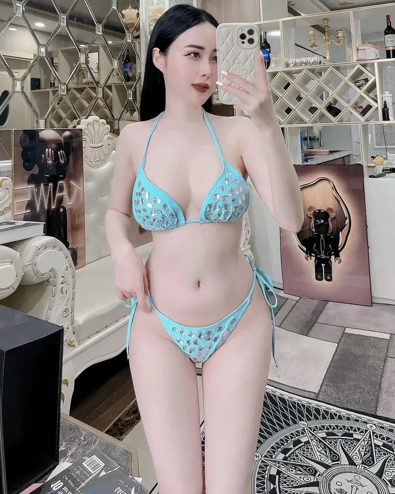 Gái xinh TikTok nhảy thể hiện sự năng động và quyến rũ.