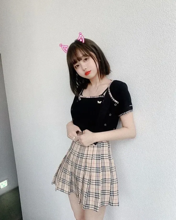 tóc xoăn ngang vai hàn quốc