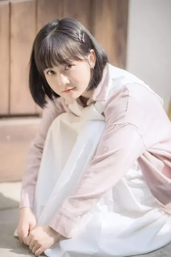 tóc ngắn xoăn nhẹ