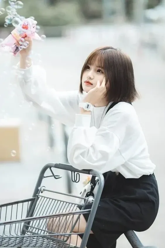 tóc ngắn xoăn
