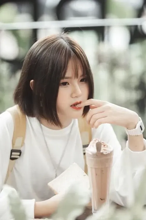 ảnh gái xinh tóc ngắn cute