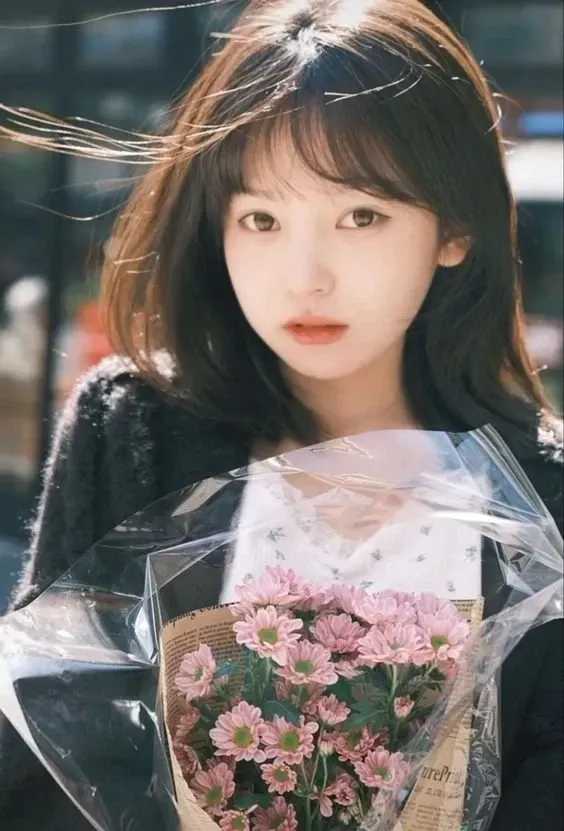 tóc ngắn xoăn nhẹ