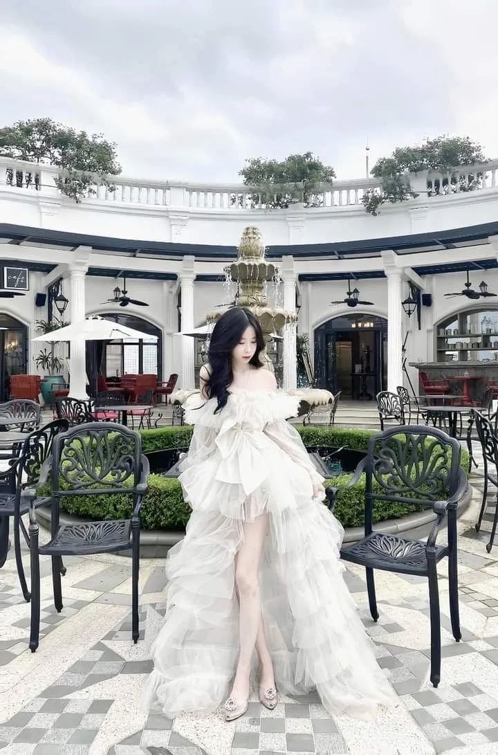 Váy xinh trắng đẹp mặc định, làm nổi bật phong cách duyên dáng