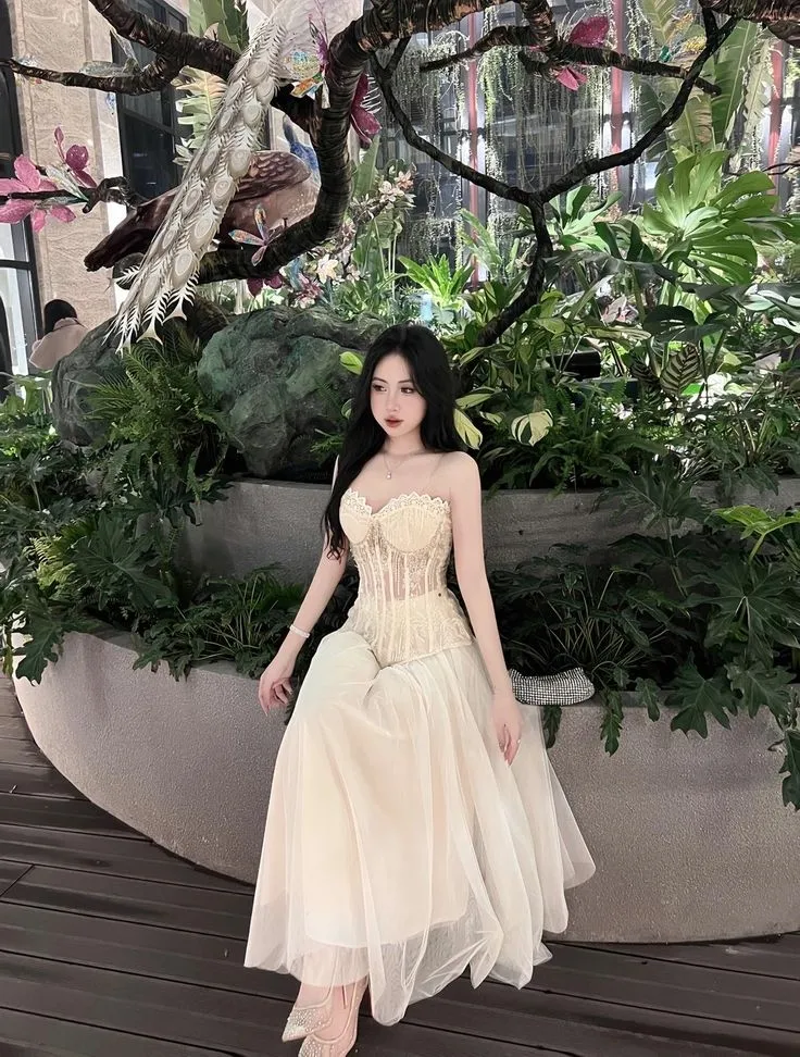 Váy trắng 2 dây, để điểm thêm vẻ đẹp nữ tính tuyệt vời
