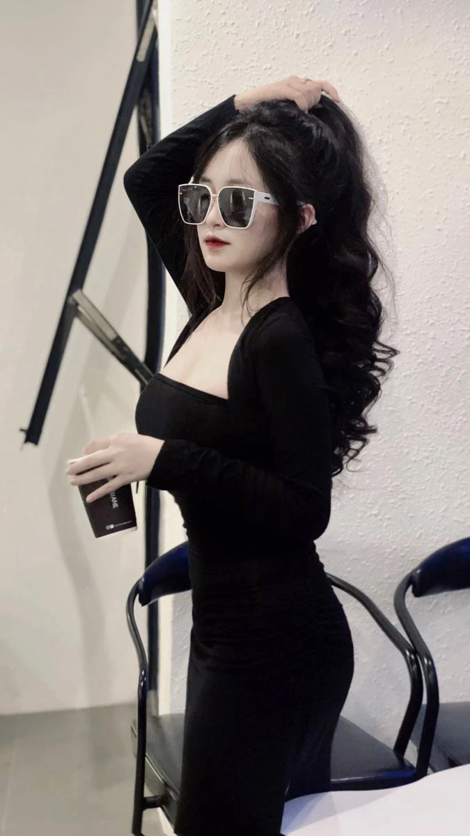 Gái xinh tóc dài đeo kính ngầu mang lại vẻ cá tính và độc đáo