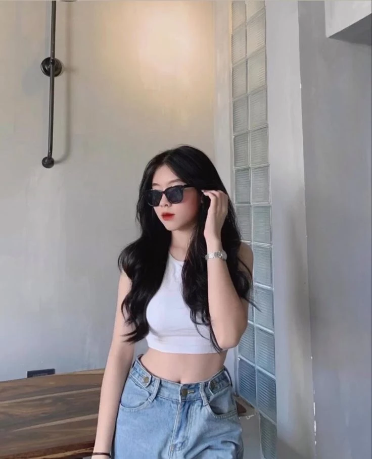 Gái đeo kính tạo ấn tượng với nét đẹp thanh lịch và nhẹ nhàng