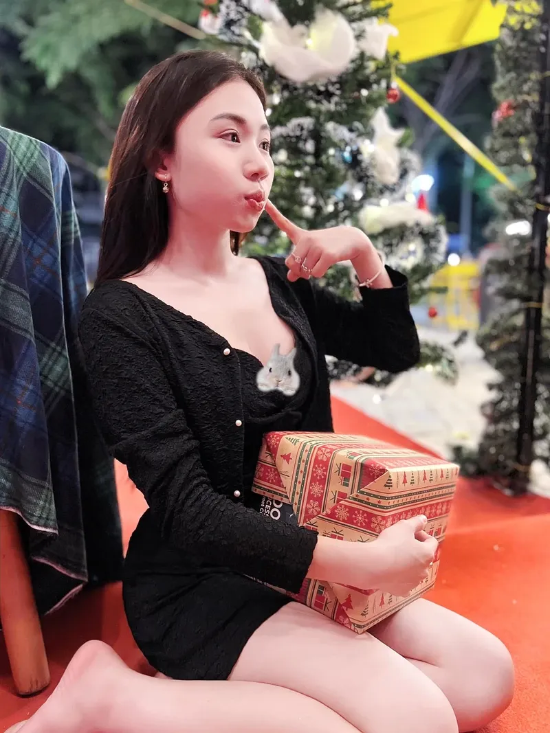 Tiktok gái xinh cute với nụ cười tươi và ánh mắt ngọt ngào