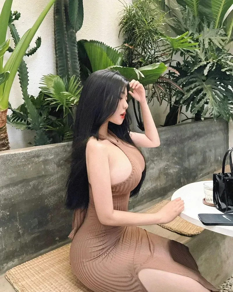 Gái xinh TikTok đi biển với vẻ đẹp tự nhiên, rạng rỡ, cuốn hút