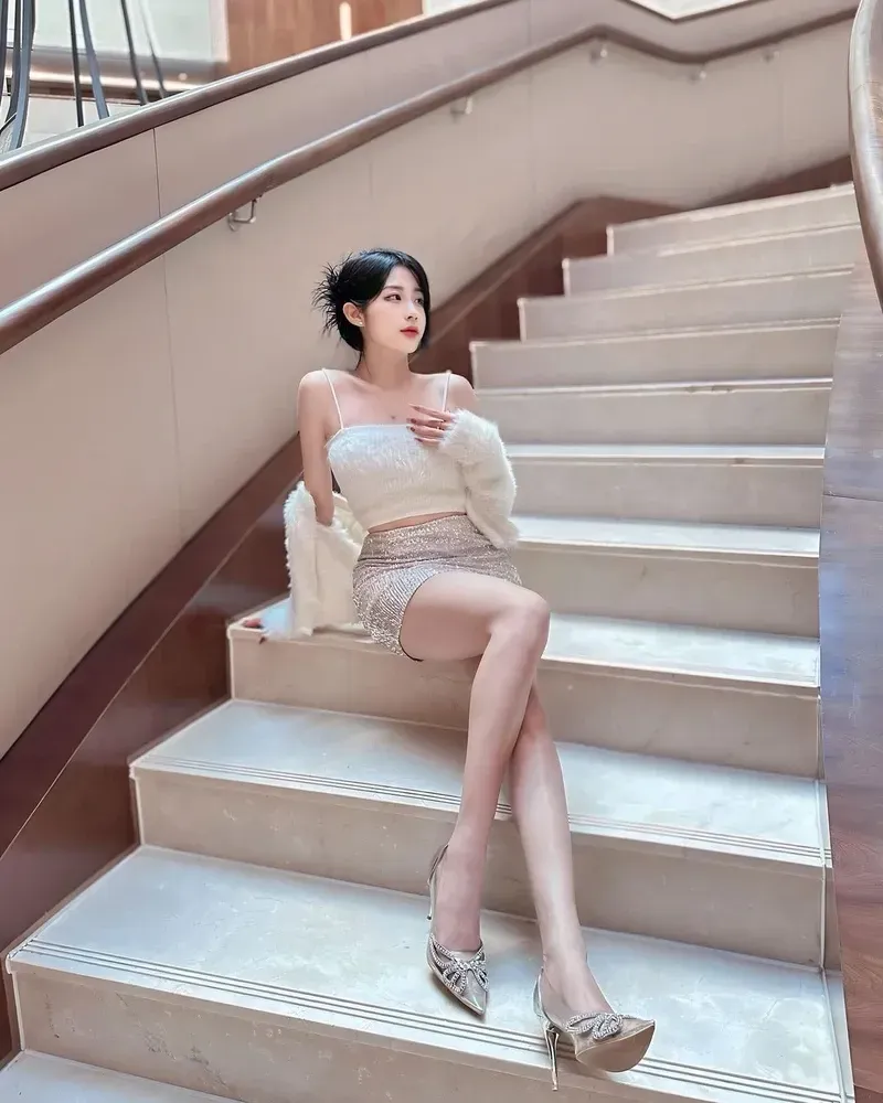 Ảnh gái quyến rũ tươi tắn, tự tin và đầy sức sống