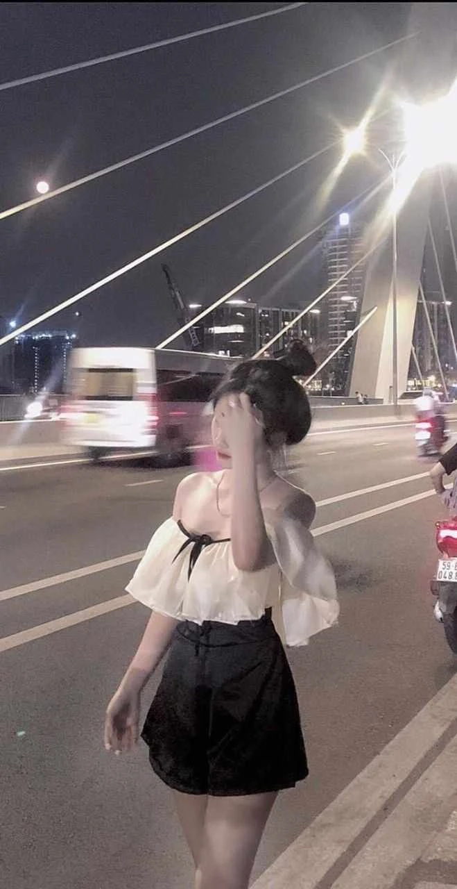 K10 ảnh gái k11 che mặt thể hiện sự đáng yêu và năng động