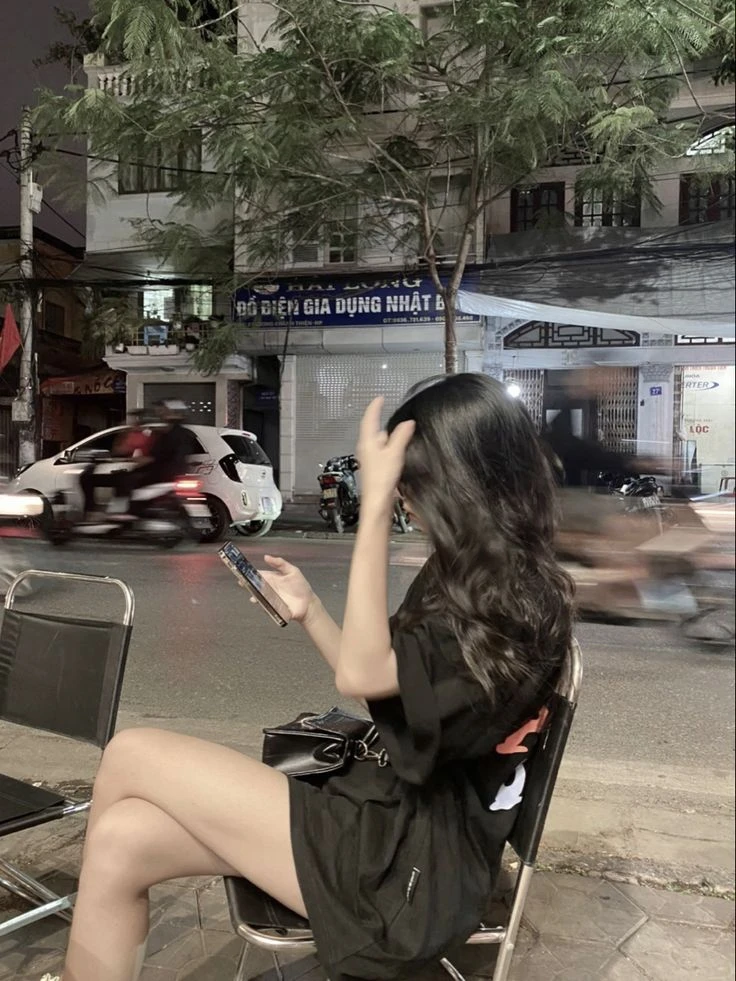 Ảnh gái k10 che mặt thể hiện phong cách độc đáo và cuốn hút