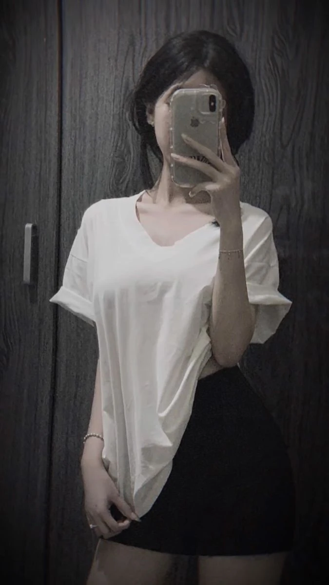 Ảnh gái xinh chụp dáng che mặt làm nổi bật nét dịu dàng và tinh tế