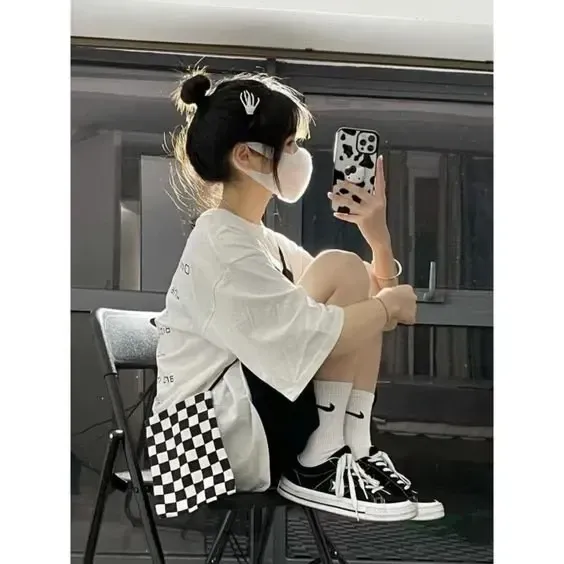 gái xinh che mặt ảnh avatar đẹp cho con gái
