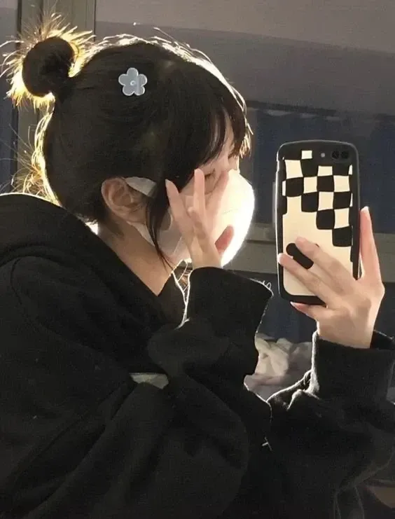 gái đẹp che mặt ngầu