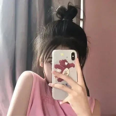 gái xinh mặc váy ngắn