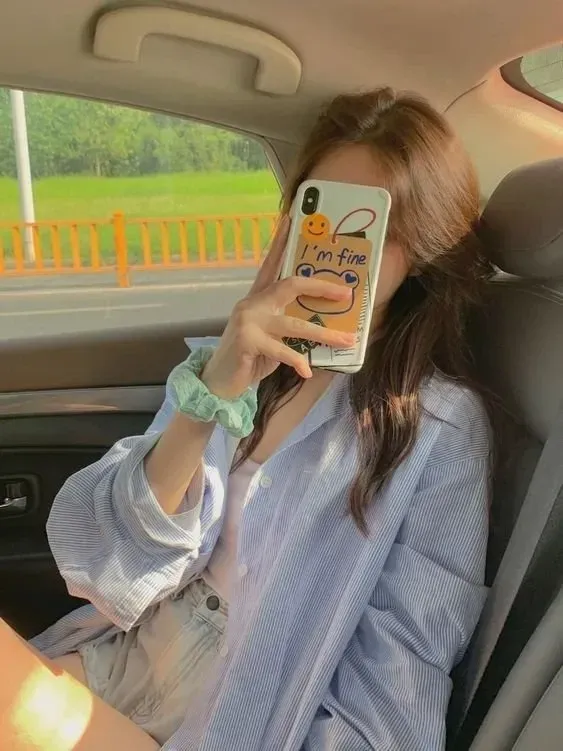 ảnh gái tóc dài che mặt