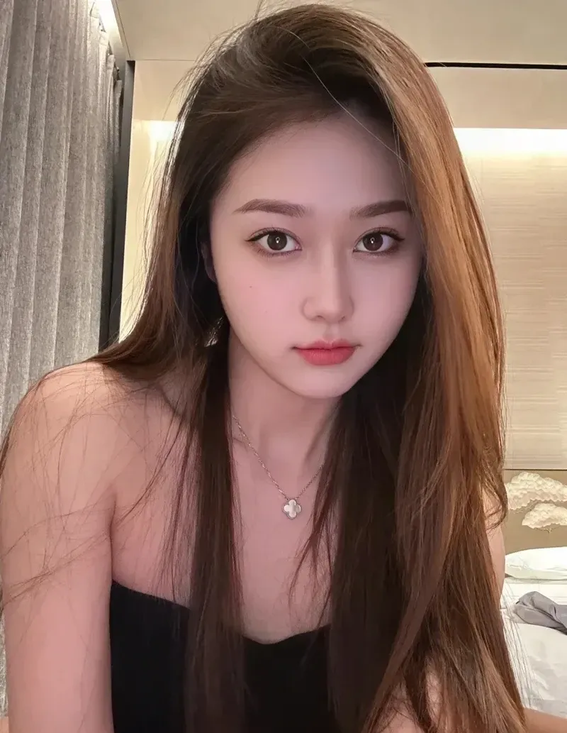 IG gái xinh với vẻ đẹp quyến rũ, thu hút mọi ánh nhìn từ xa.