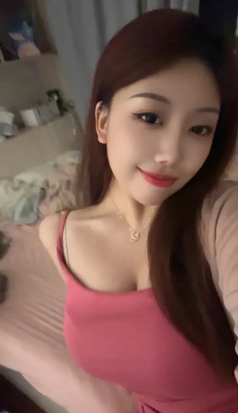 Gái Instagram thu hút với nét đẹp tươi sáng, cuốn hút mọi ánh nhìn.