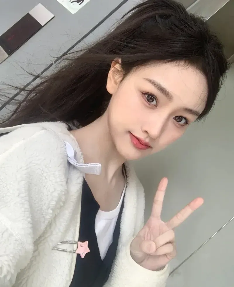 Ảnh gái xinh Instagram tỏa sáng với vẻ đẹp tự nhiên và thu hút.