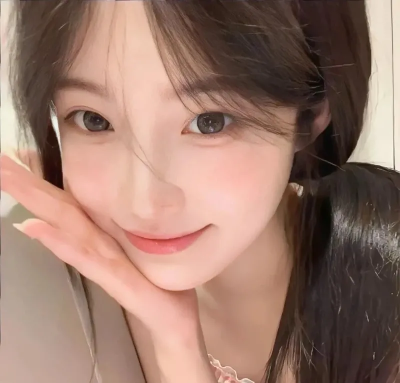Gái đẹp TikTok nổi bật với nét đẹp quyến rũ và dễ thương.