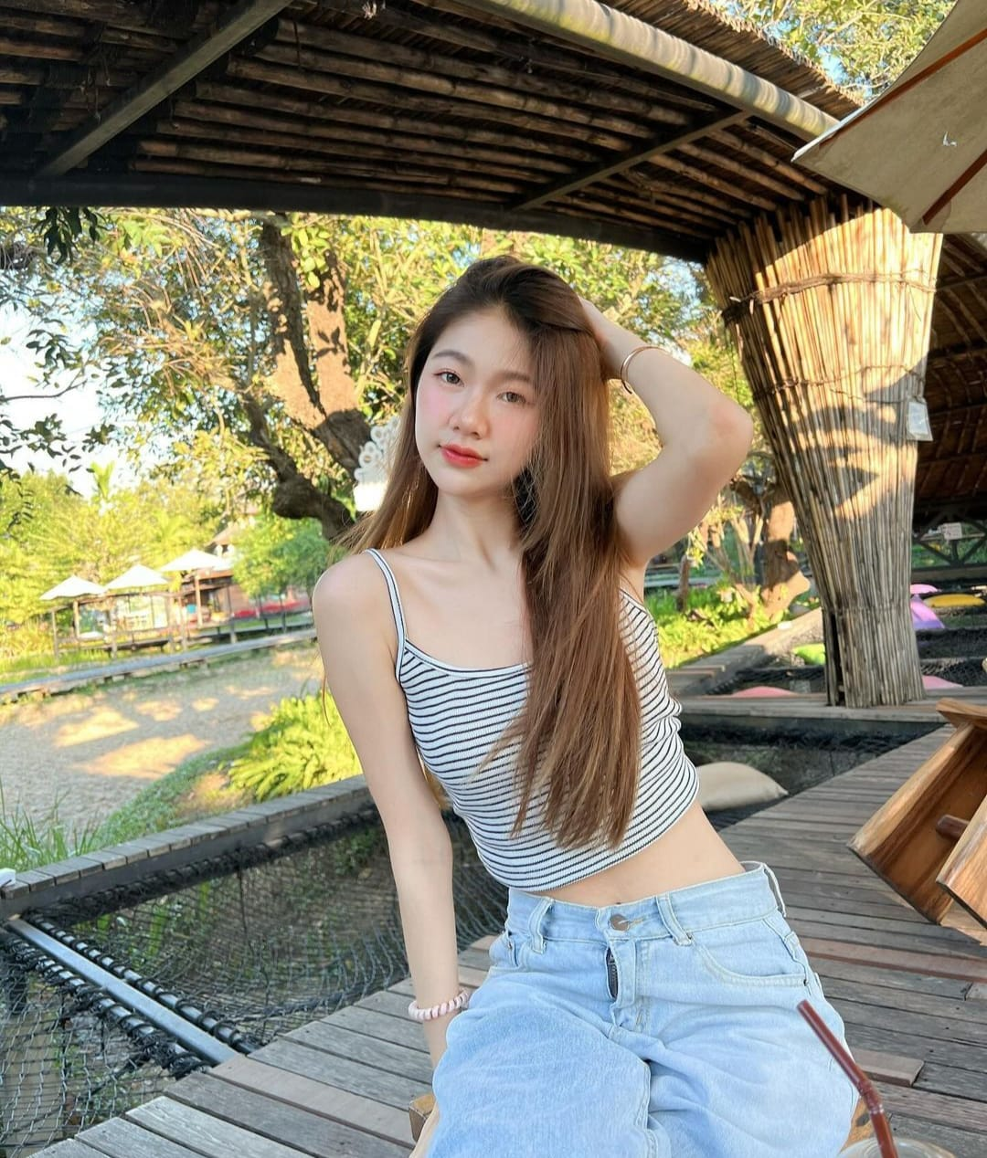 Ảnh gái chụp trước gương với góc chụp tinh tế và độc đáo
