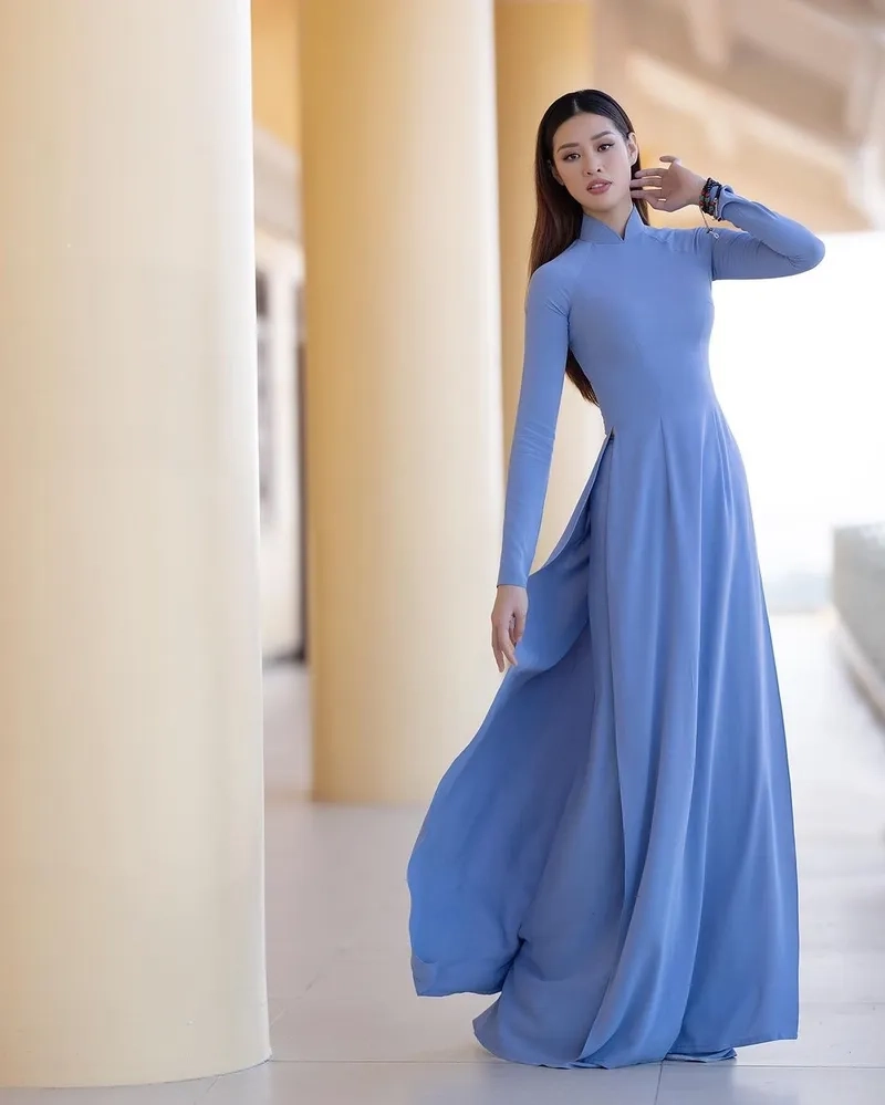 Khánh Vân áo dài luôn mang đến hình ảnh đầy tự hào và thanh lịch