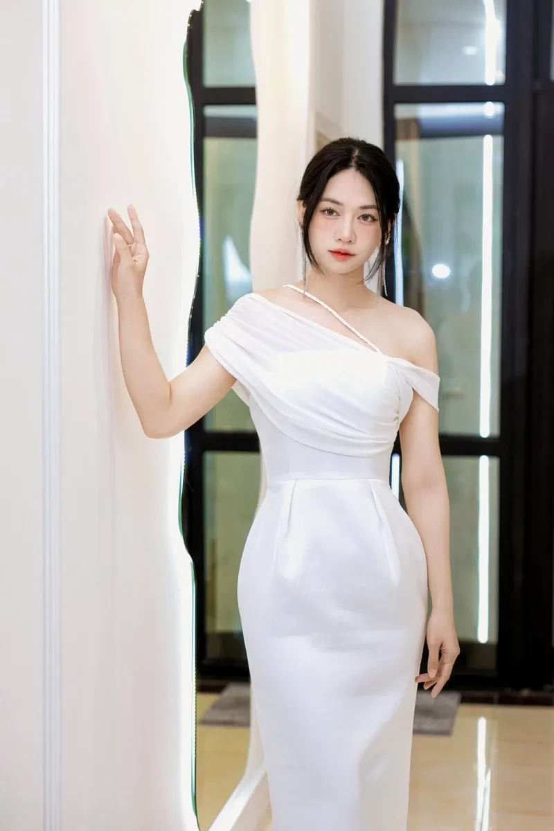 nude lê bống