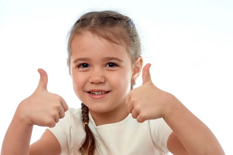 Emoji thả like trong meme này là sự kết hợp hoàn hảo giữa biểu cảm và hài hước!