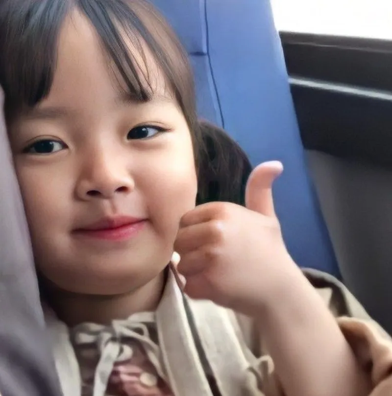 Chú mèo dễ thương đang tạo dáng “like” này khiến ai cũng phải bật cười. Nhấn like nếu bạn yêu mèo!