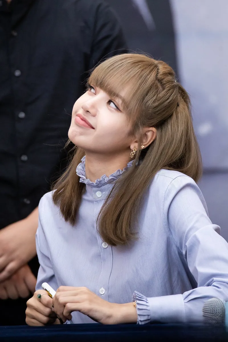 Meme Blackpink Lisa với những khoảnh khắc đáng yêu luôn khiến người xem không thể nhịn cười!