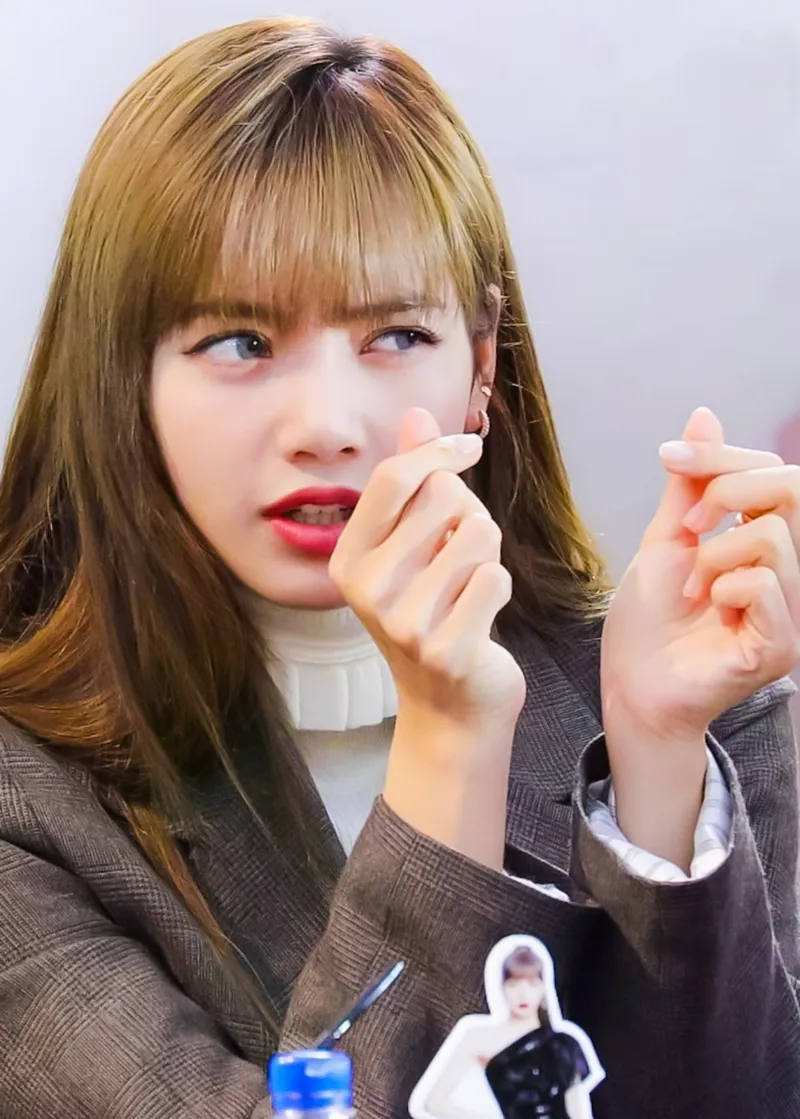 Những khoảnh khắc với Blackpink Lisa meme face cực kỳ dễ thương sẽ làm bạn không thể rời mắt!