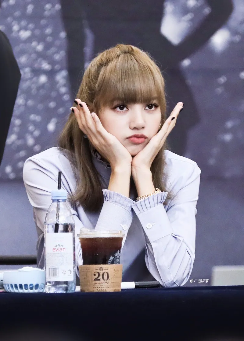 Lisa meme không chỉ dễ thương mà còn cực kỳ hài hước, là lựa chọn hoàn hảo cho các fan Blackpink!