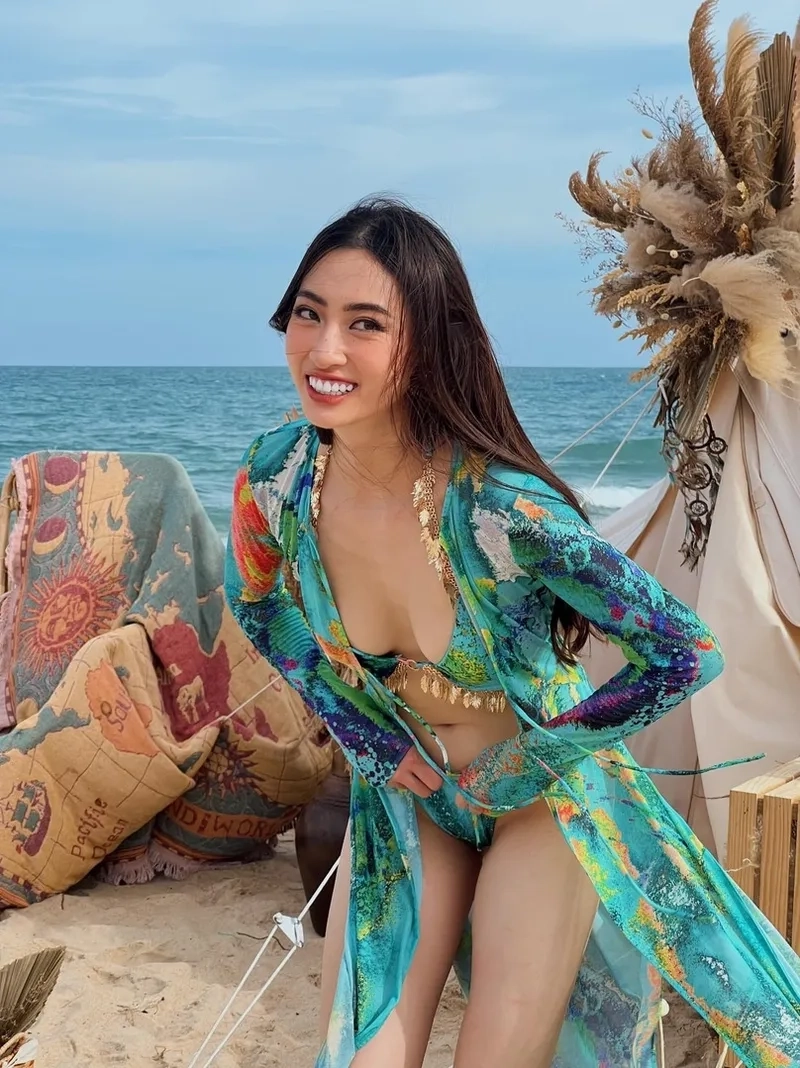 Lương Thùy Linh đăng quang hoa hậu với nụ cười tự tin và rạng rỡ trên sân khấu