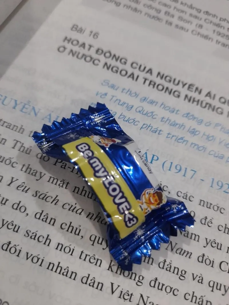 Meme kẹo mút đáng yêu, tạo ra niềm vui bất tận cho người xem.