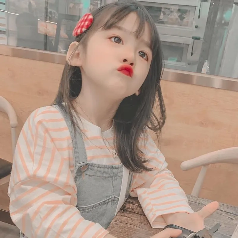Meme vịt chu mỏ ngộ nghĩnh khiến bạn không nhịn được cười