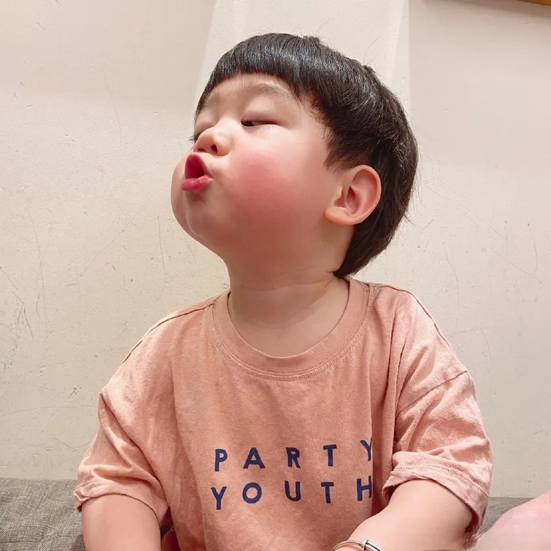 Ảnh meme em bé có chữ siêu đáng yêu cho những khoảnh khắc hài