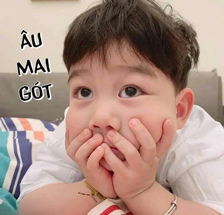 Meme em bé thả tim là biểu tượng của tình yêu và sự dễ thương.