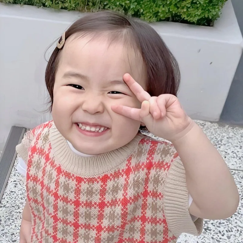 Em bé dễ thương meme là sự lựa chọn hoàn hảo cho những khoảnh khắc vui nhộn.