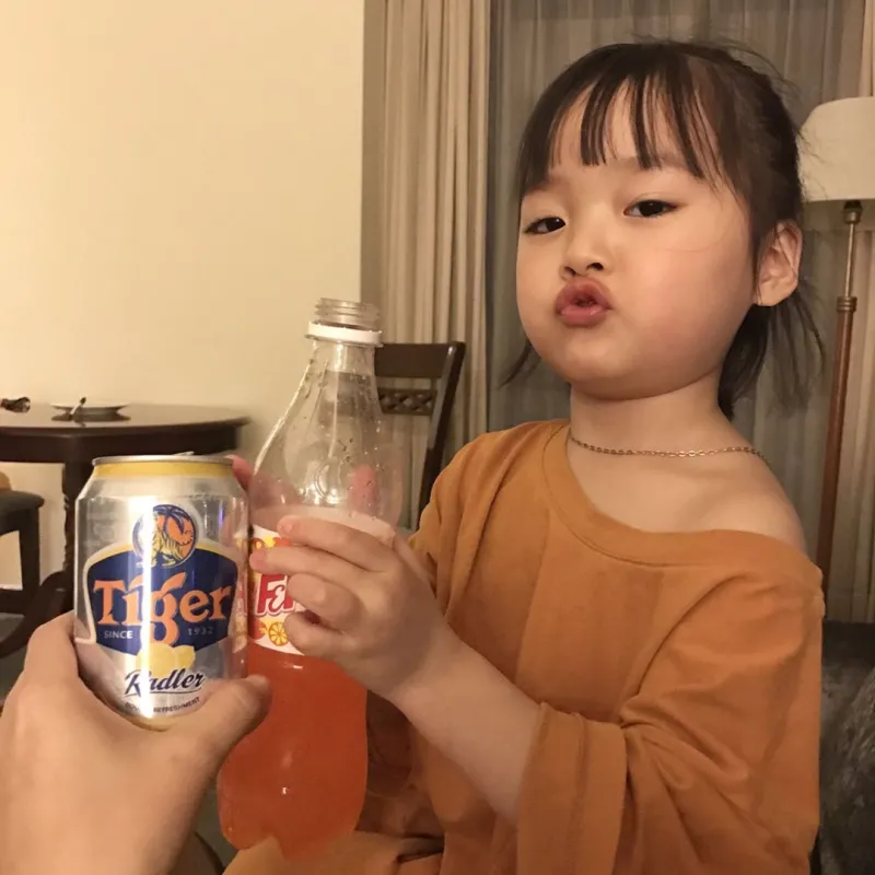 Meme em bé mặt bánh bao hàn quốc đáng yêu đến mức ai cũng muốn chia sẻ.
