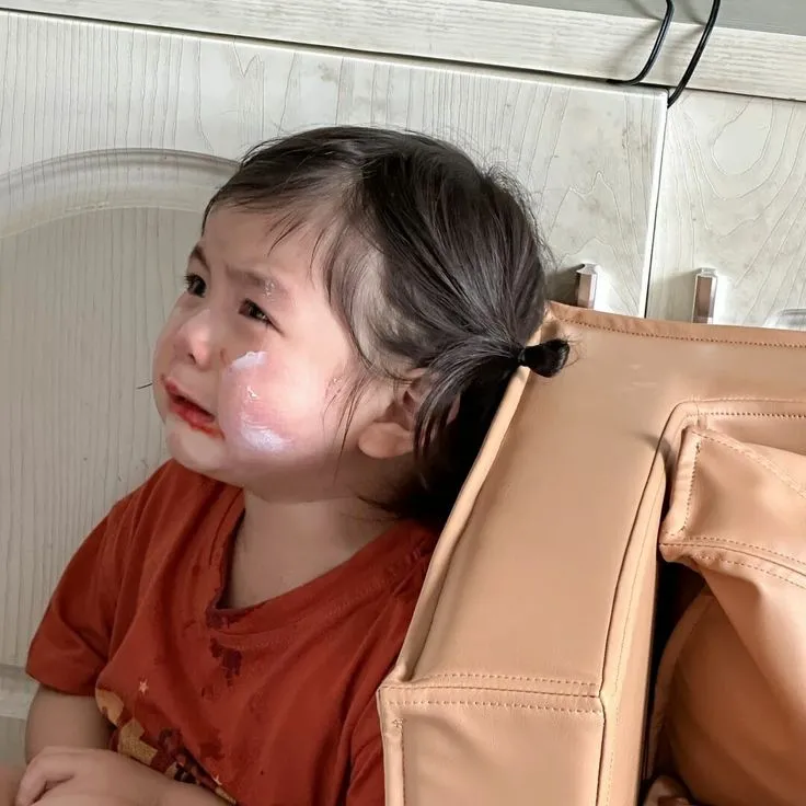 Meme em bé tức giận mang lại những khoảnh khắc hài hước bất ngờ.
