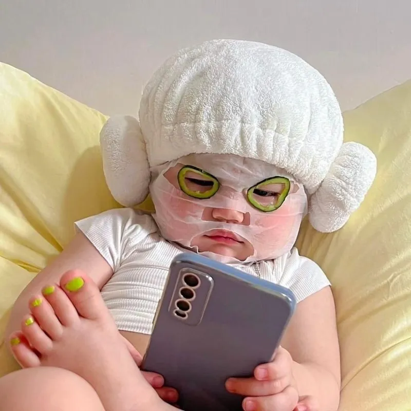 Mèo meme hài cực đáng yêu, giúp bạn thư giãn và thư thái hơn trong cuộc sống.