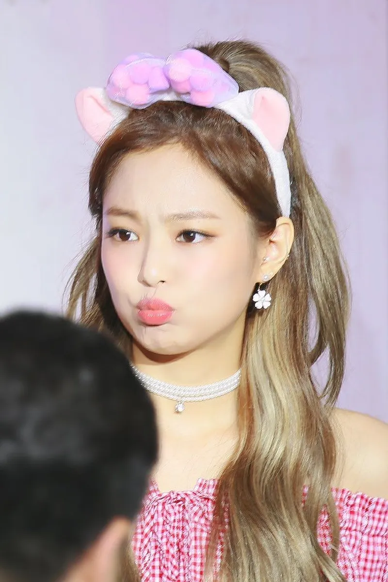 Jennie meme Blackpink luôn mang đến những khoảnh khắc hài hước và đáng yêu nhất!