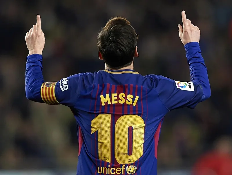 Meme chế ảnh Messi với những biểu cảm hài hước, dễ thương.