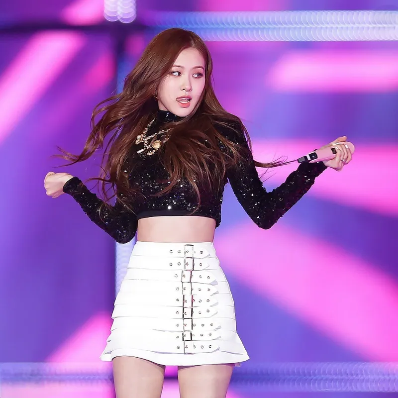 Ảnh meme Rose cực kỳ dễ thương, khiến fan Blackpink mê mẩn không ngừng!