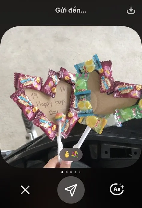 Cho kẹo nè meme là sự kết hợp giữa hài hước và dễ thương