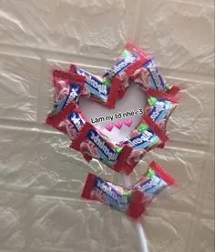 Tặng kẹo meme mang lại nụ cười ngọt ngào và hài hước