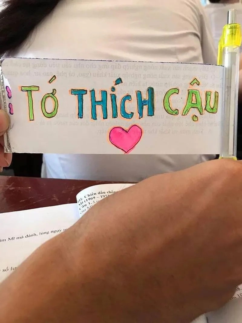 Tình yêu trở nên thú vị hơn bao giờ hết với những meme hài hước và sáng tạo.