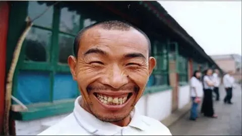 Meme mặt đen với biểu cảm bí ẩn chắc chắn sẽ làm bạn phì cười