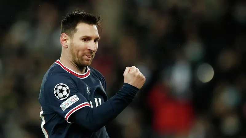 Cuộc đối đầu kinh điển giữa Messi và Ronaldo trong những meme hài hước.