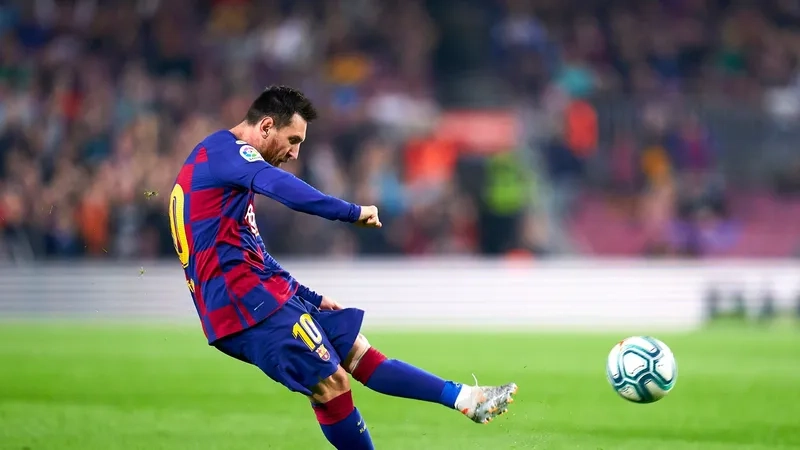 Cuộc tranh tài giữa Messi và Ronaldo được thể hiện qua meme hài hước.